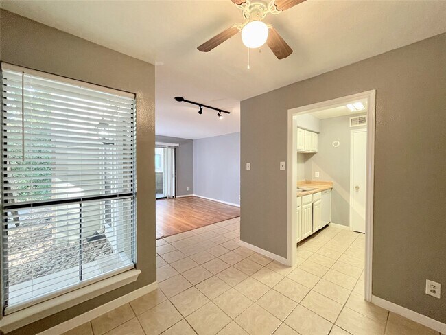 Foto del edificio - 3500 Tangle Brush Dr