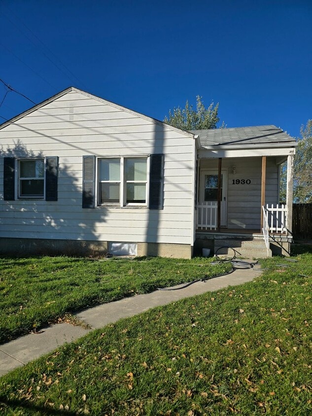 Foto principal - 2 Bedroom House w/ Detached Garage