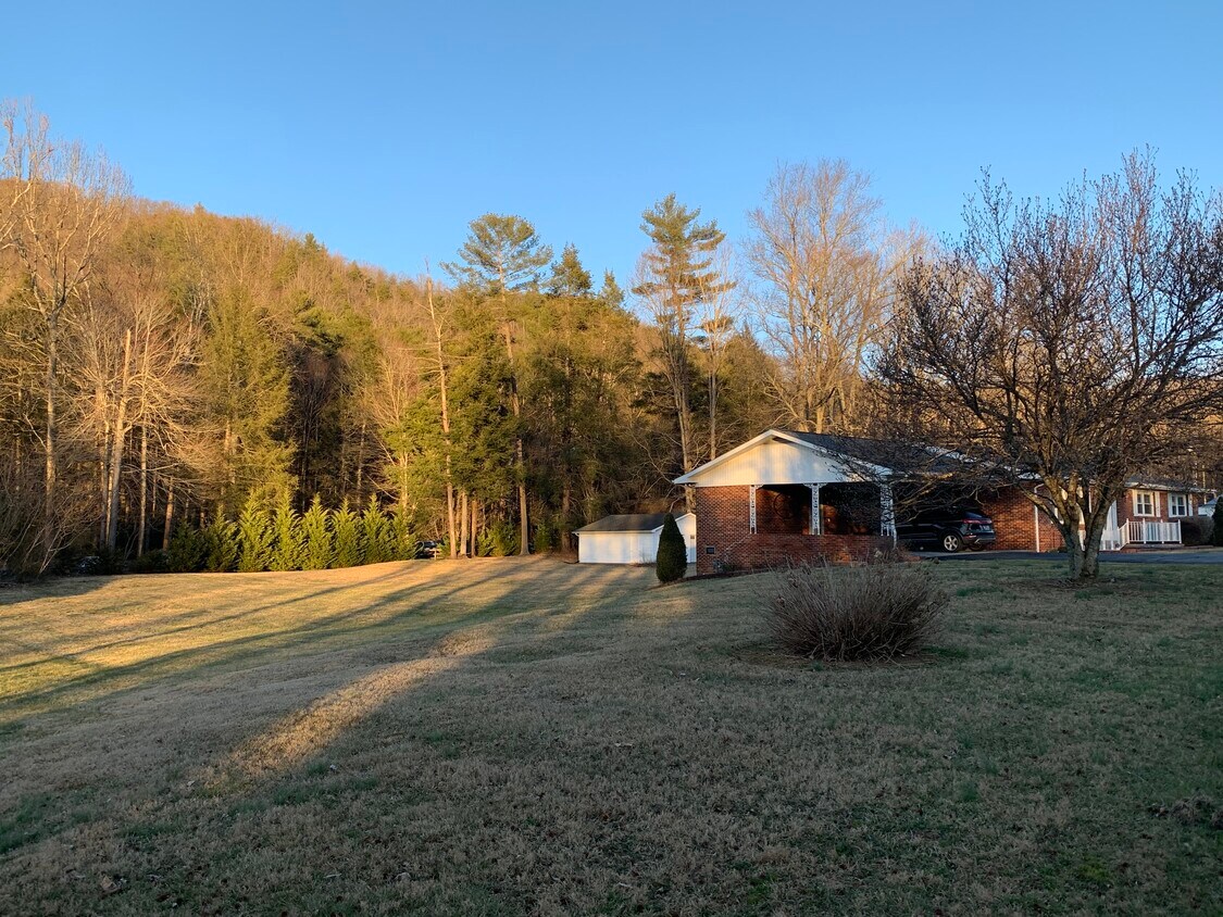 Foto principal - 1135 Rock Creek Rd