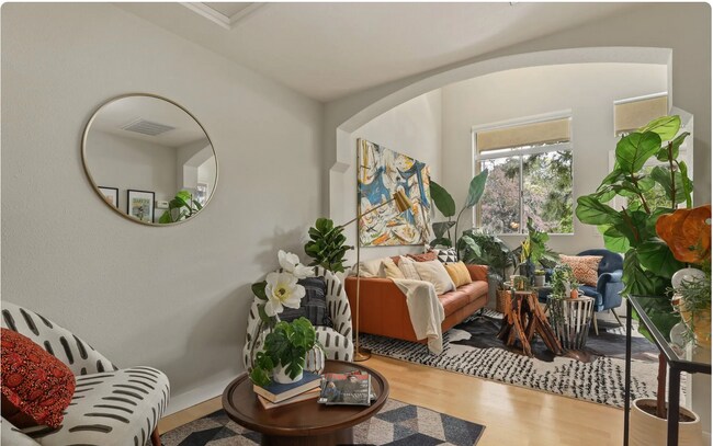 Building Photo - 425 28th St