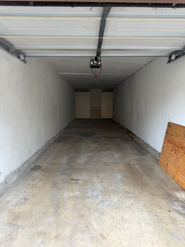Building Photo - Single Family Home in Port Hueneme