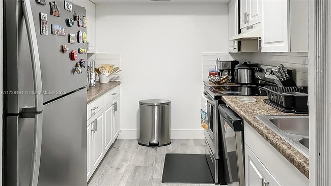 Building Photo - 1060 Crystal Lake Dr