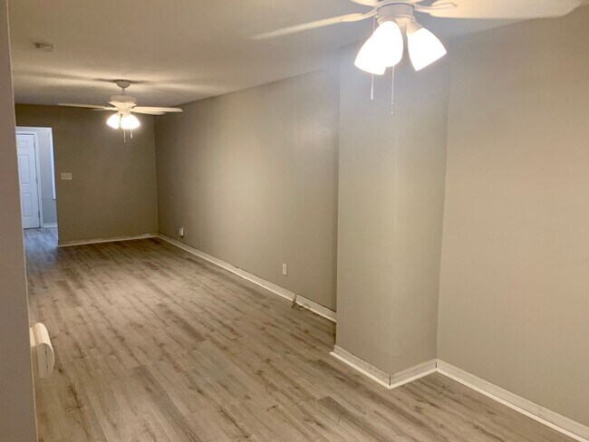 Foto del edificio - 2 BED 1  BATH DUPLEX MINUTES FROM DOWNTOWN ST PETERSBURG!