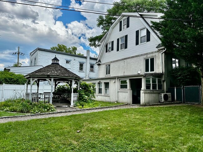 Use of yard - 1585 Bergen Blvd