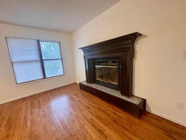 Building Photo - Newly Remodeled