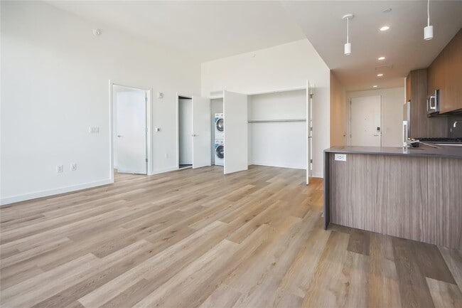 Building Photo - 50 Clinton Pl