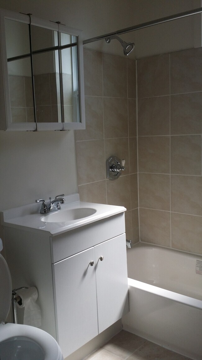 Building Photo - 4310 W Maypole Ave