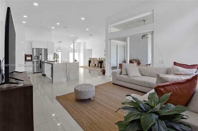 Building Photo - 710 Lake Blvd