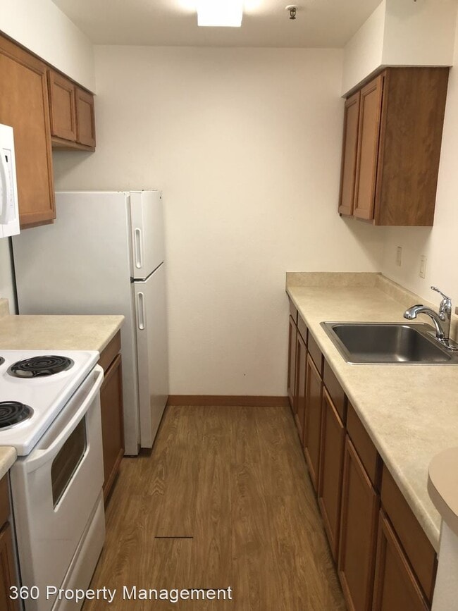 Foto del edificio - 65-65 NW Crosby Ave