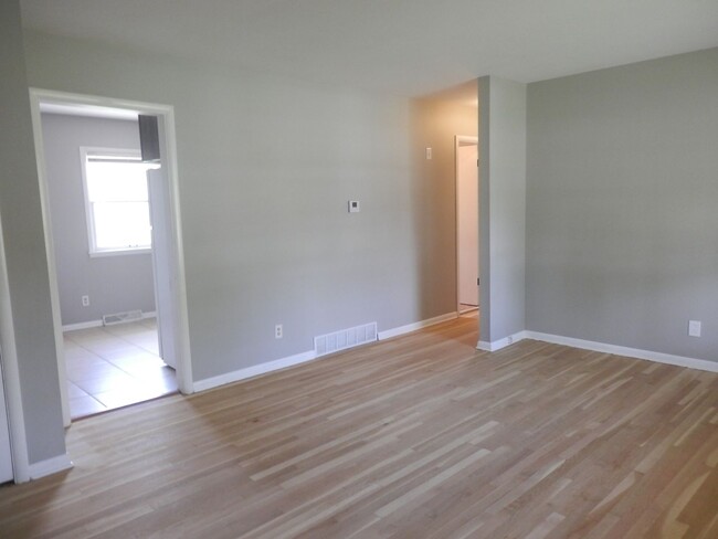 Building Photo - 2708-2710 Braemore Rd