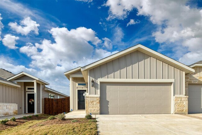 Building Photo - 725 Fallow Dr