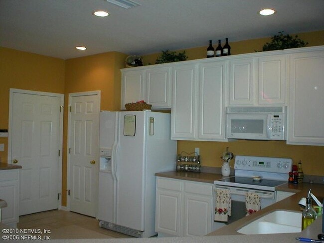 Building Photo - 11074 Castlemain Cir E