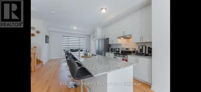 Photo du bâtiment - 3092 Meadowridge Dr