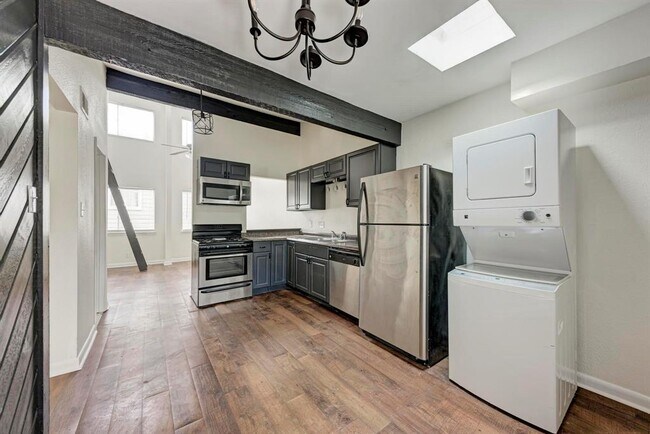 Foto del edificio - 1010 W 23rd St