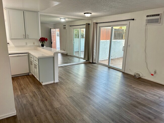 Building Photo - 1071 Bonita St