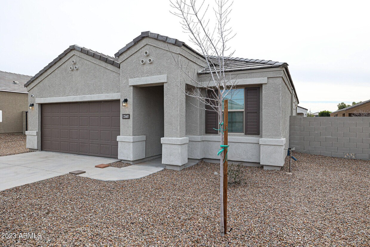 25681 W Desert Dr, Buckeye, AZ 85326 House for Rent in Buckeye, AZ