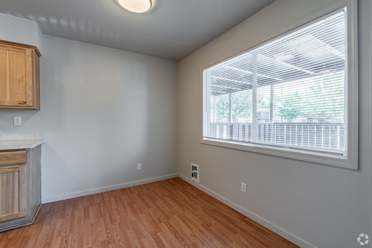 Primary Photo - Willow Lake Apartments