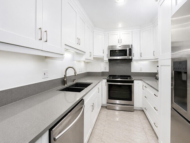 Building Photo - 3450 S Ocean Blvd
