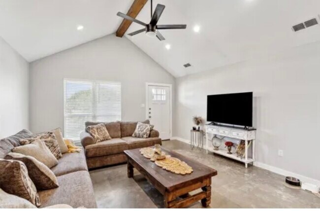 Foto del edificio - 2314 Creekview Dr