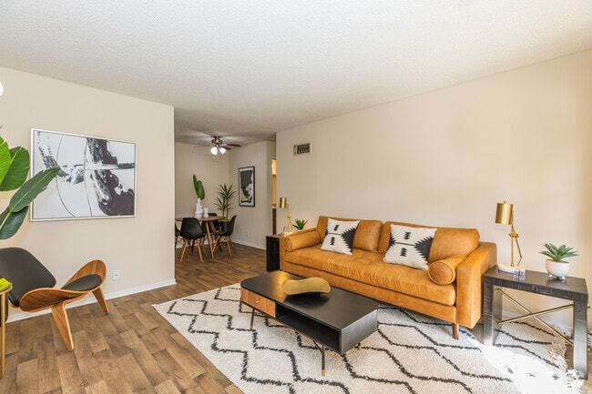 1BR, 1BA - 700SF - La Jolla Nobel