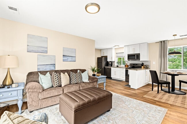 Foto del edificio - 18365 Sharon Ln