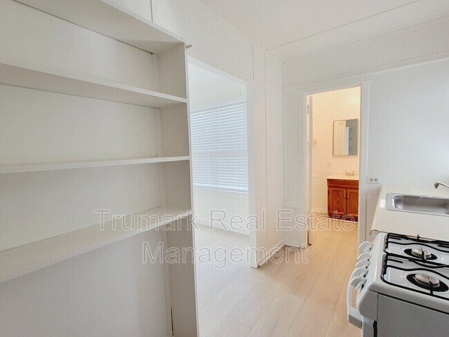 Building Photo - 435.5 N Catalina Ave