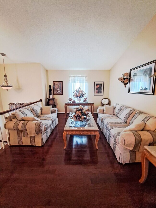 Building Photo - Spacious 2 Level SFH in Bowie with Modern ...