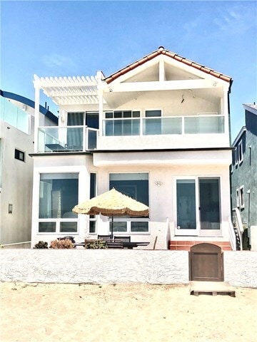 Building Photo - 5605 Seashore Dr