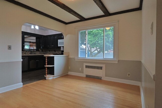 Building Photo - 795 5th St