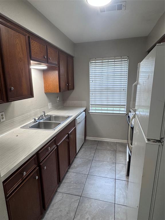 Building Photo - 5810 Clarewood Dr