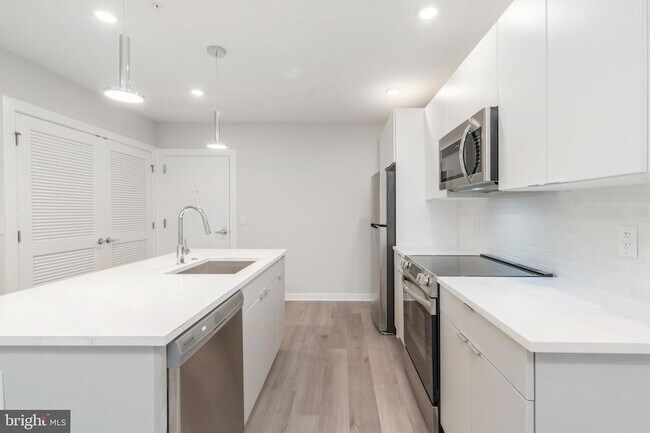 Building Photo - 3449 Scotts Ln