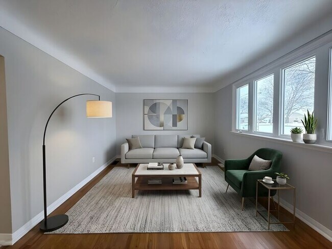 Building Photo - 22 E 44th St