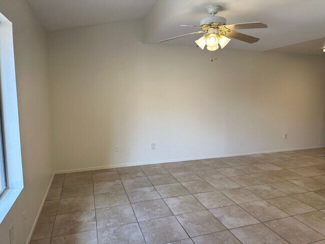 Foto del edificio - 6219 E Glencove St