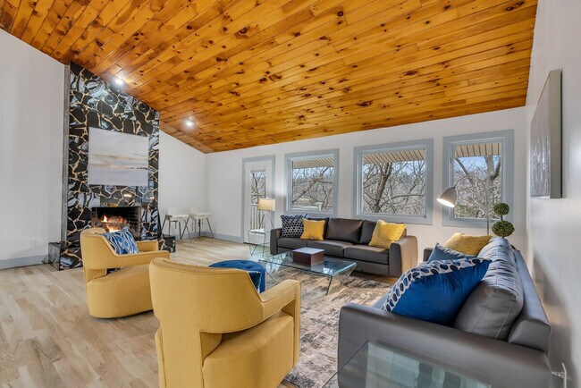 Foto del edificio - 429 Clove Rd