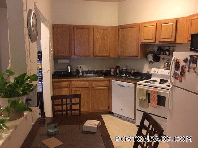 Building Photo - 1589 Beacon St