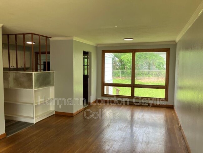 Building Photo - 623 Scenic Dr
