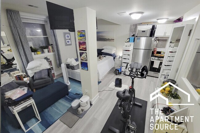 Photo - 648 W Roscoe St Apartment