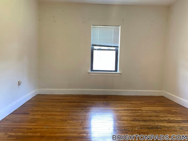 Building Photo - 15 Beechcroft St