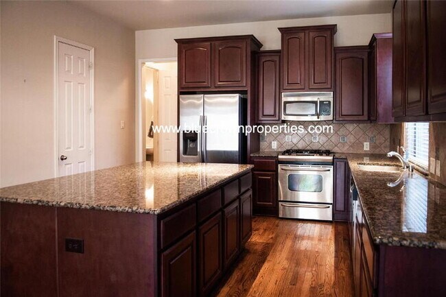Foto del edificio - 2410 Knight St