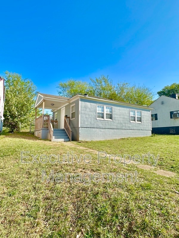 Building Photo - 1424 33rd St N
