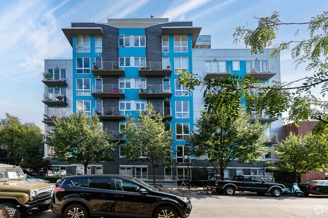 Building Photo - Aqua