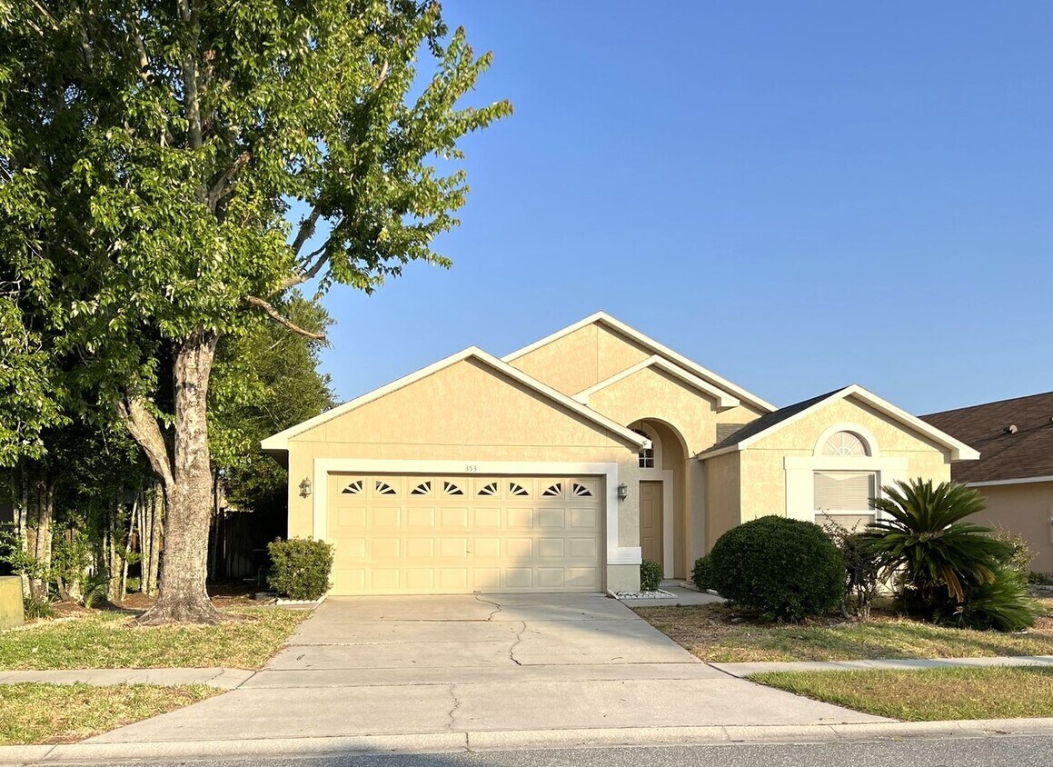 Primary Photo - Lake Mary-Spacious 4/2 with Open and Scree...