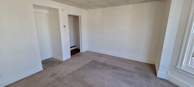 Foto del edificio - 220 S Madison St