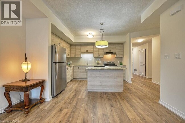 Photo du bâtiment - 261 Woodbine Ave