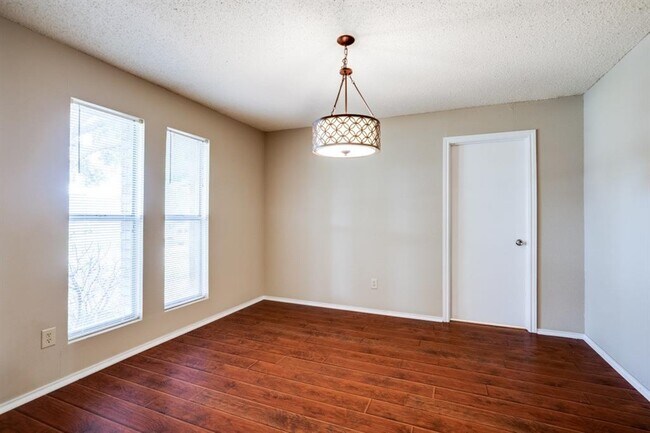 Foto del edificio - 4545 Hartford Dr
