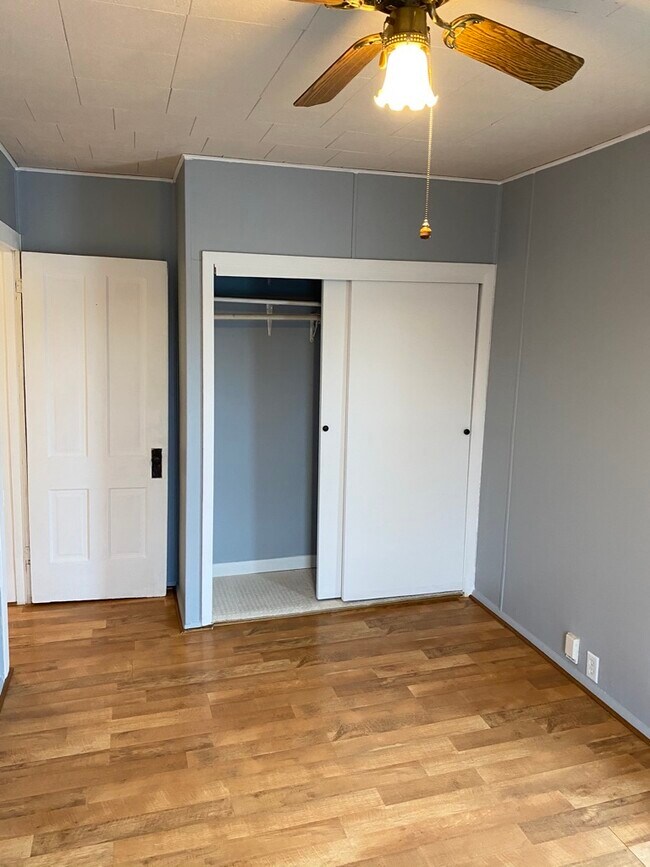 Bedroom - 121 W Madison St