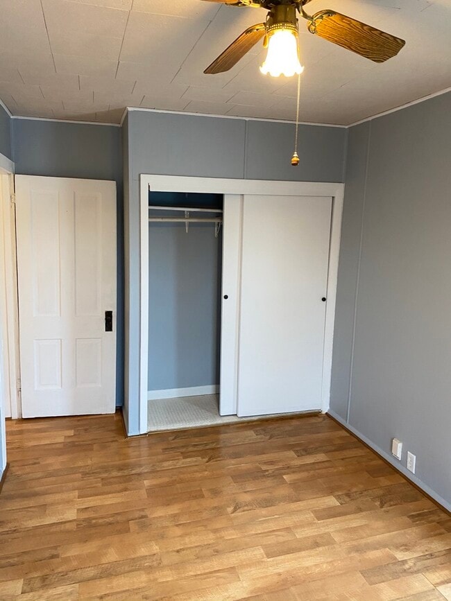 Bedroom - 121 W Madison St