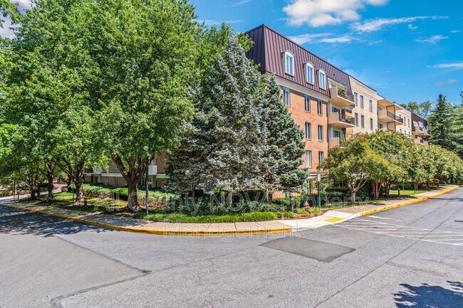Foto del edificio - 8101 Connecticut Ave
