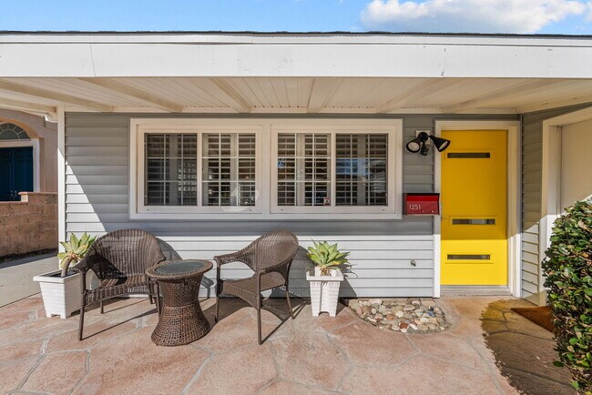 Foto del edificio - 1251 Devon Ln