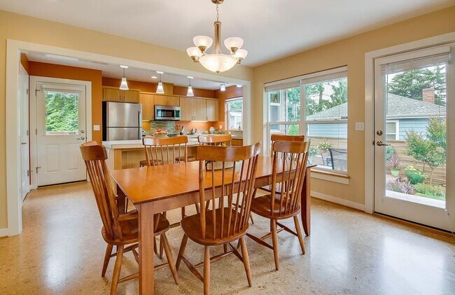 Foto del edificio - 9517 N Adriatic Avenue ~ Excellent Home, G...